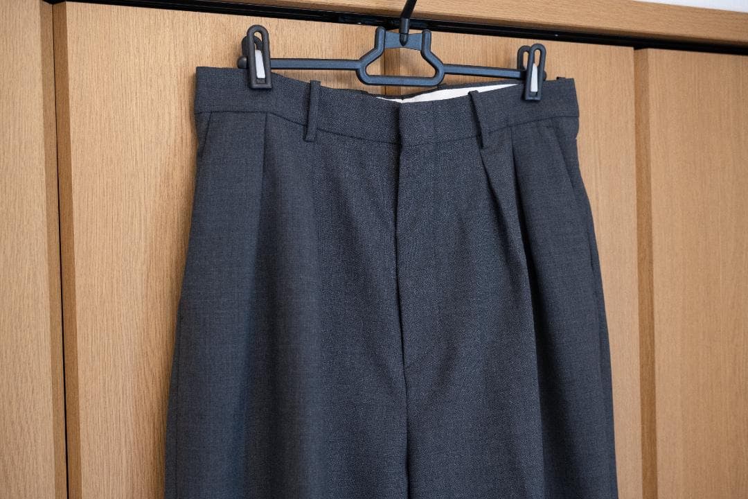 美品 MGD IN2PLEATED DRESS TROUSERS