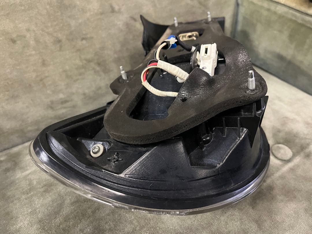 【送料込み】ZN6 86 純正　右テール　前期