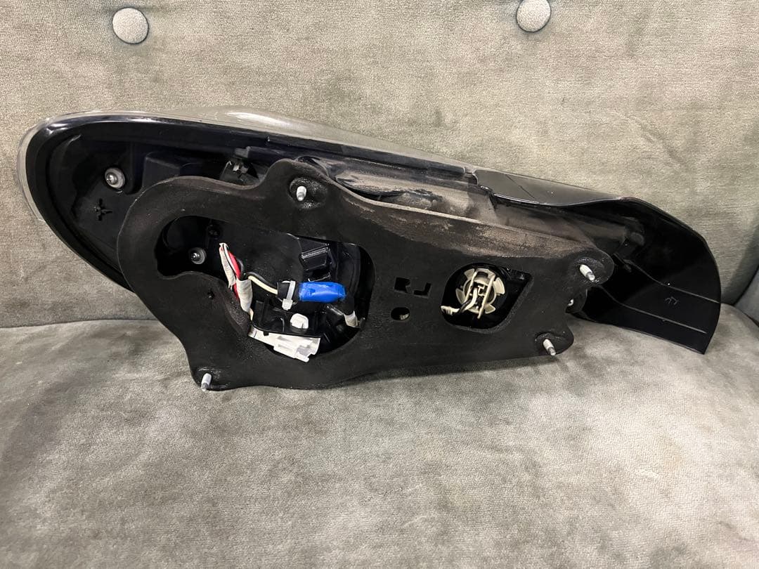 【送料込み】ZN6 86 純正　右テール　前期