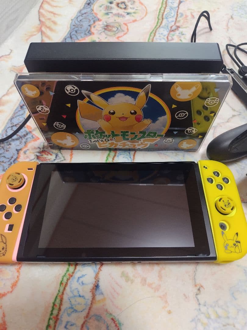 ★任天堂Switch　拡張バッテリー版　イエロー×ピンク★ポケモンカバー付き!