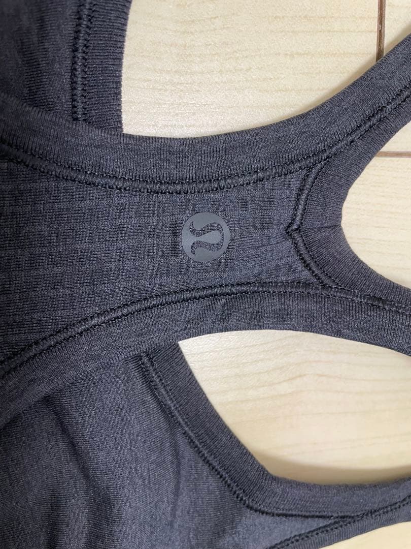 Lululemon リブタンクトップ ブラックとモスグリーン