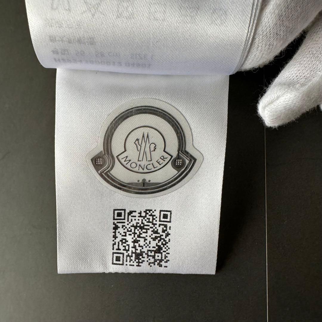 【モンクレール】ニット帽　ファー　白　ロゴワッペン　ポンポン