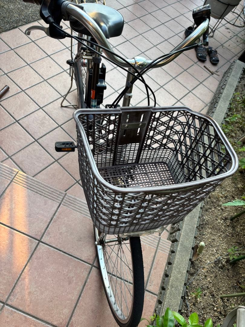 電動アシスト自転車 黒 前カゴ付き