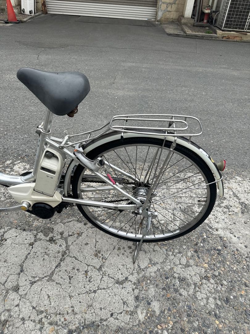 シルバー 電動アシスト自転車 バスケット付き