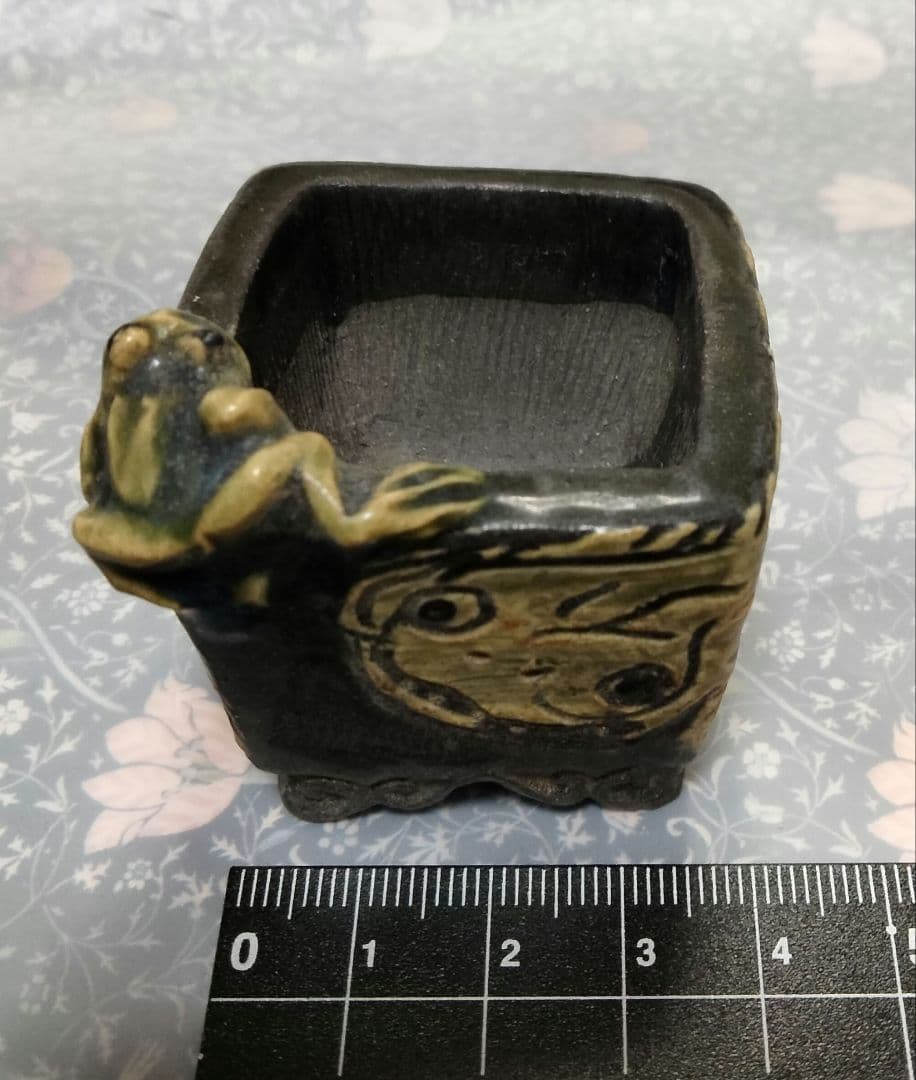 美品【正志作】カエル付きナマズ 蟹雲脚ミニ盆栽鉢