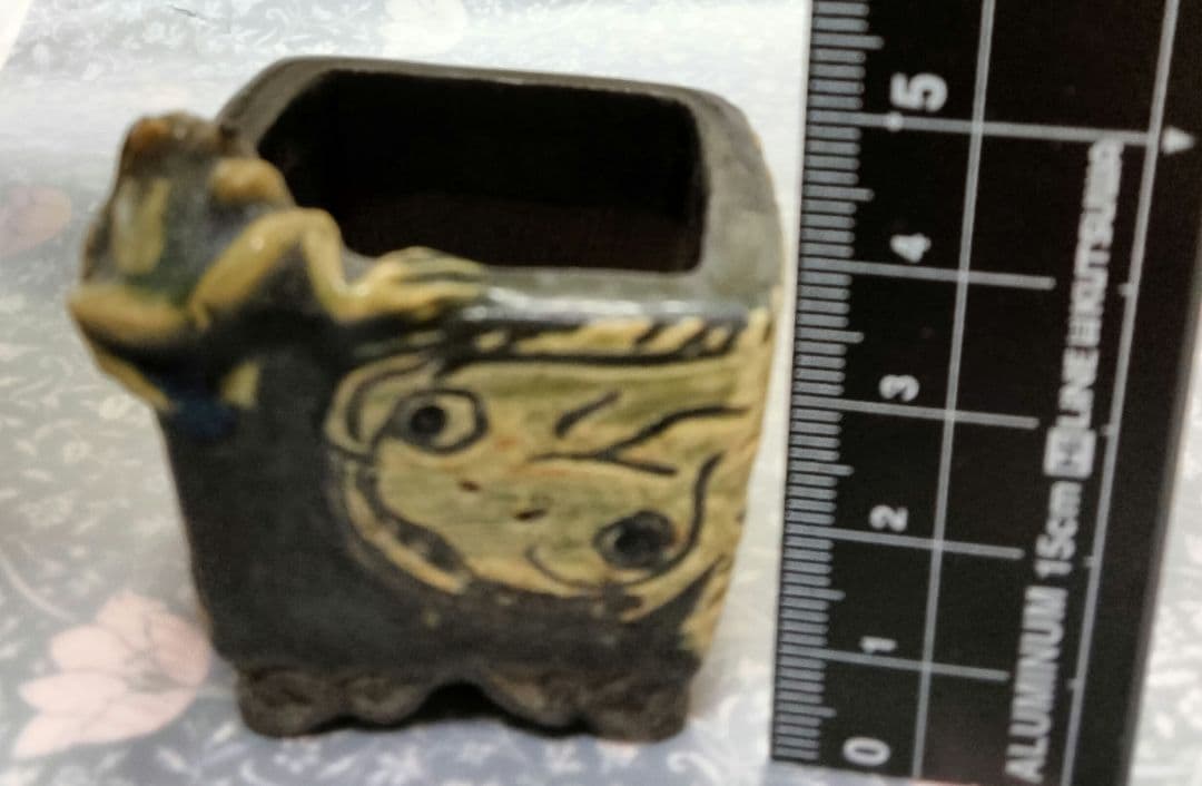 美品【正志作】カエル付きナマズ 蟹雲脚ミニ盆栽鉢