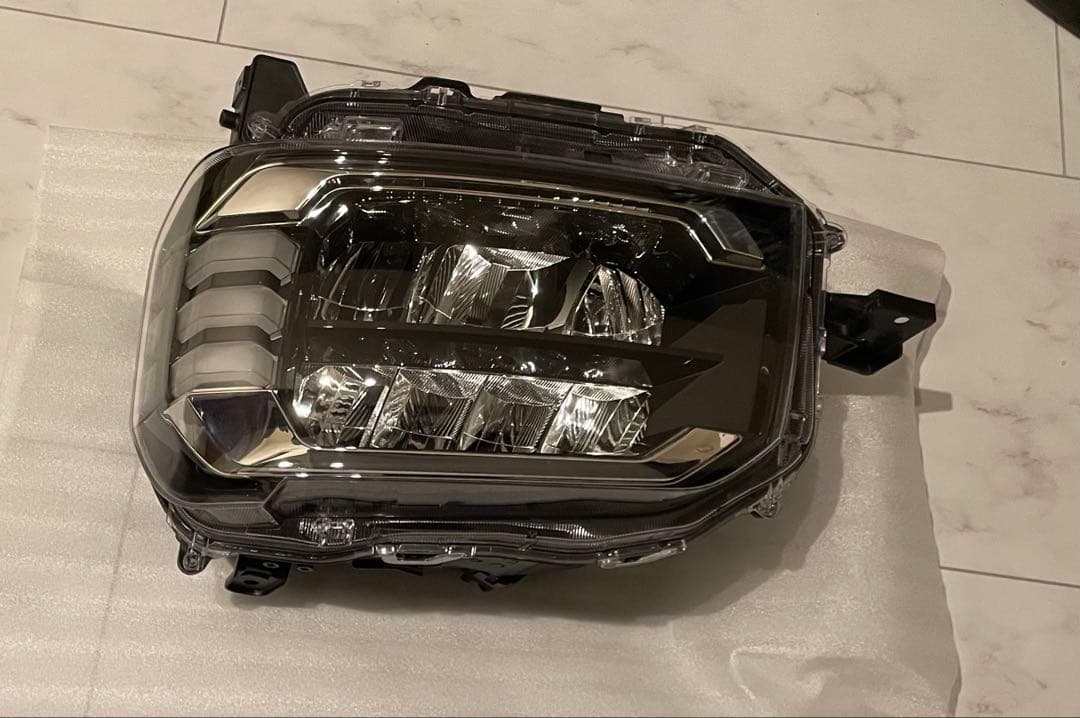 タフトLA900S LA901S左ヘッドライト品番81150-B2B40