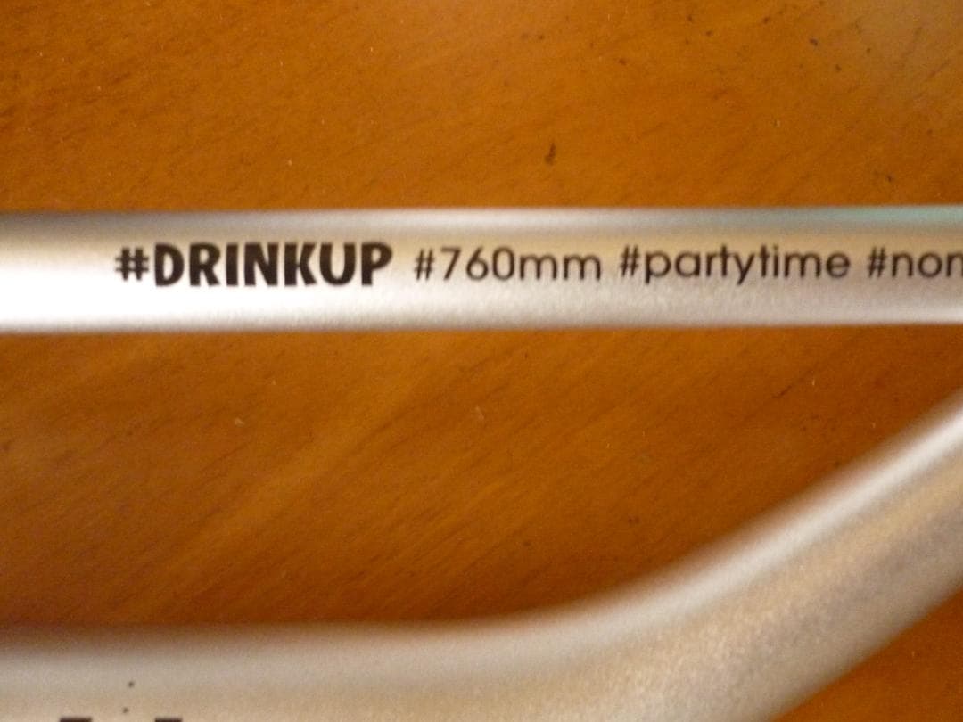 by VELOCI drink up barハンドルバー 760mm新品