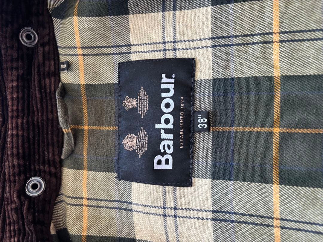 Barbour トランスポートのオイルドジャケット、フード付き　セージ