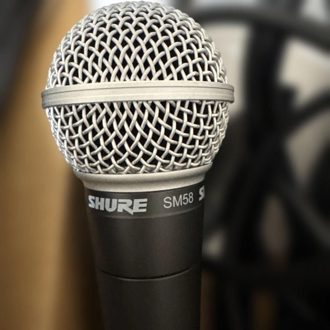 美品◎SHURE SM58SE ボーカルマイク コード付き。試し使用のみ。
