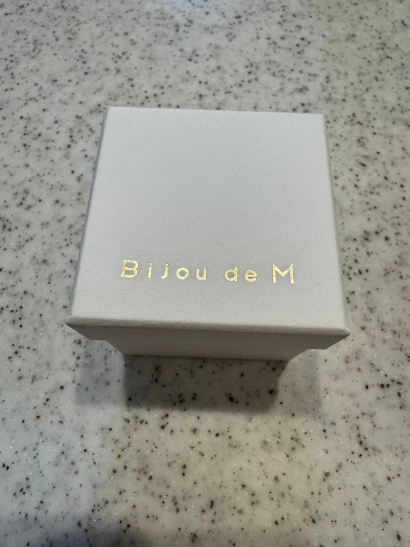 Bijou de M ミツバチピアス（ペリドット） ピアス(片耳用)