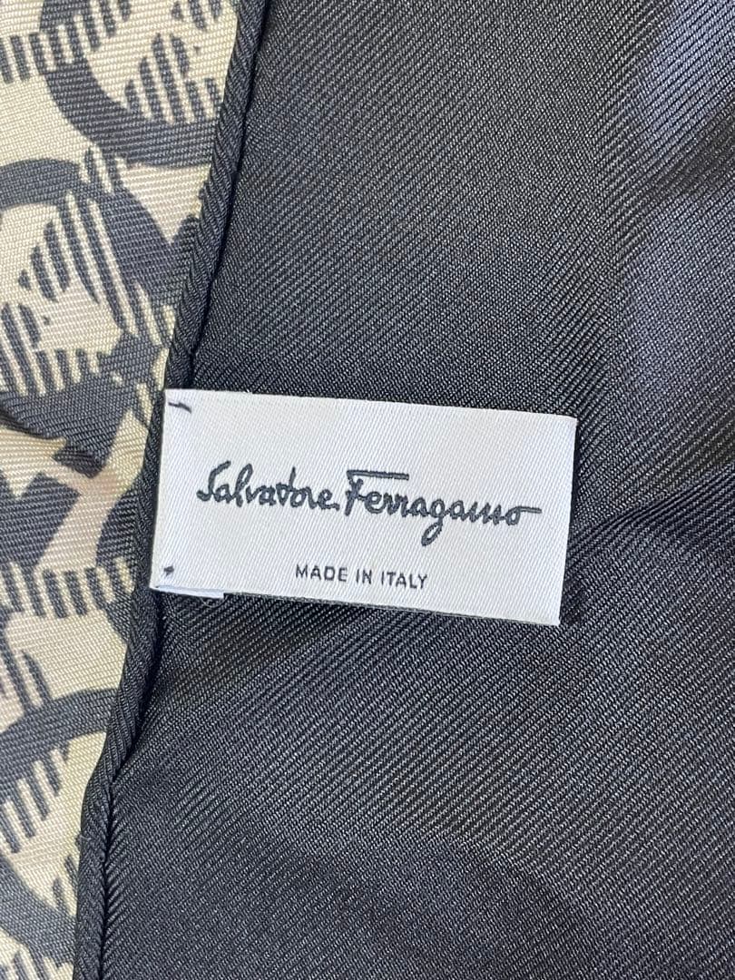 サルヴァトーレ フェラガモ Salvatore Ferragamo スカーフ