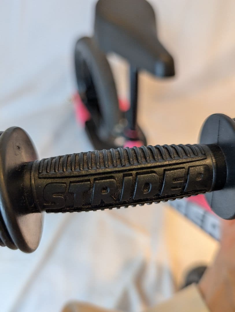 【良品】STRIDER SPORTS　スポーツタイプ　12インチ 　ピンク