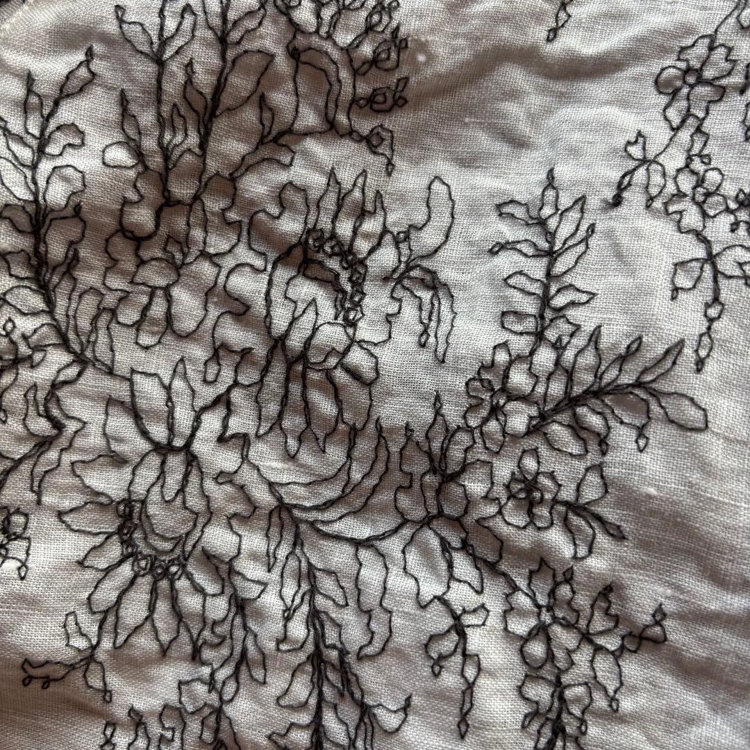 【nest Robe / ネストローブ】エンブロイダリーリネンブラウス　刺繍