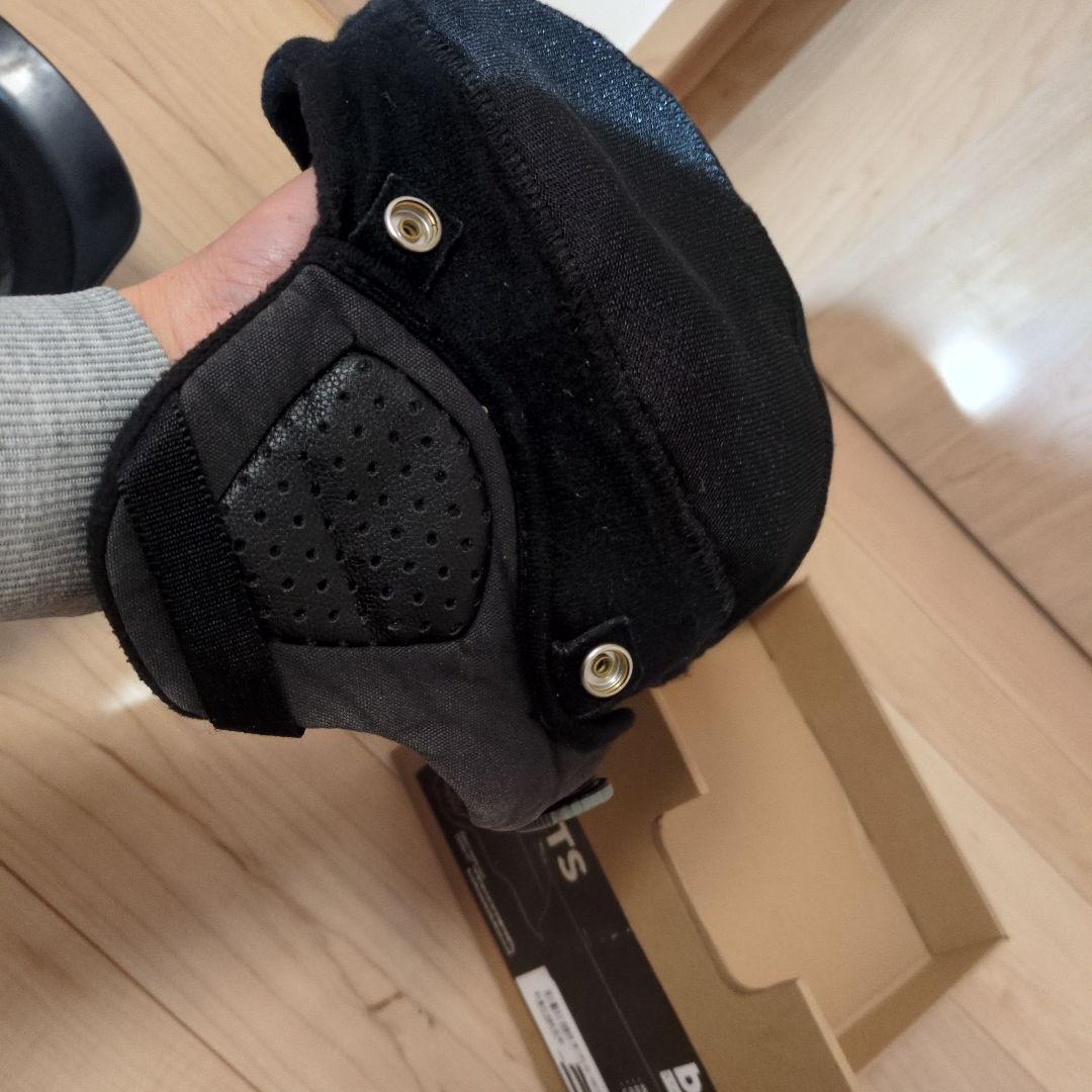 スノーボード　ヘルメット　バーンbern インナーBoA調節付き耳付きグレー
