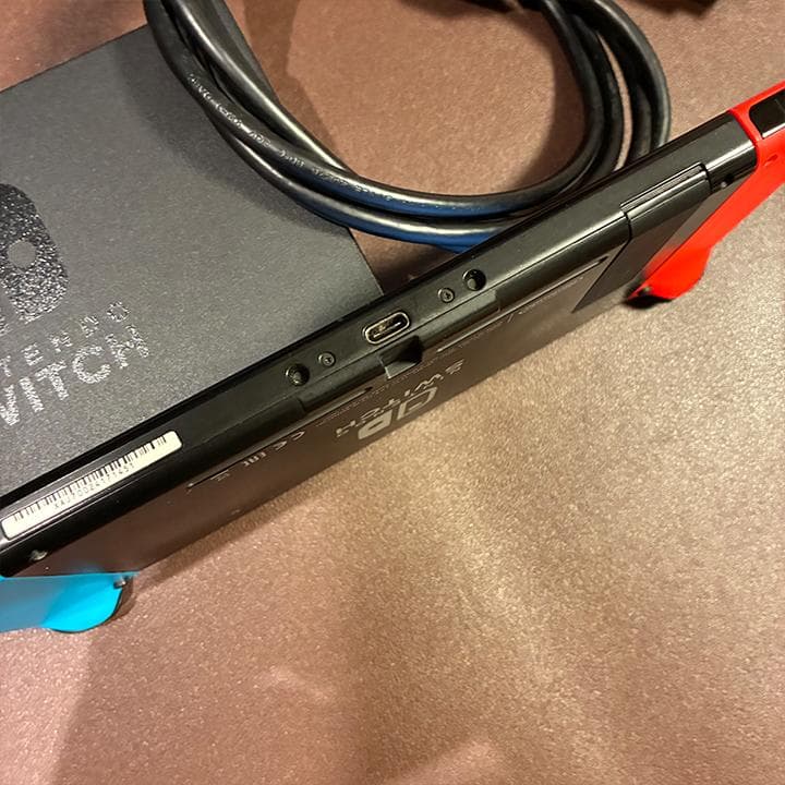 Nintendo Switch 本体 青/赤 　おまけでソフト１本つけます