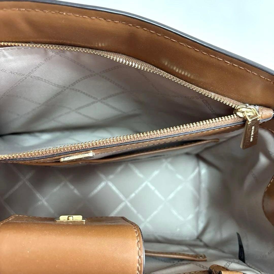 【美品✨】MICHAEL KORS　バッグ　3回程使用　便利な肩掛け紐付き