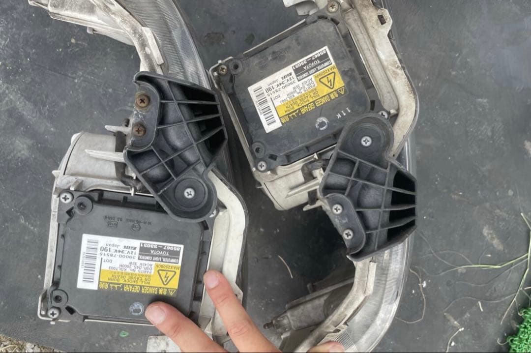 ハイエース 200系　3型　HID 純正ヘッドライト　インターブラック加工