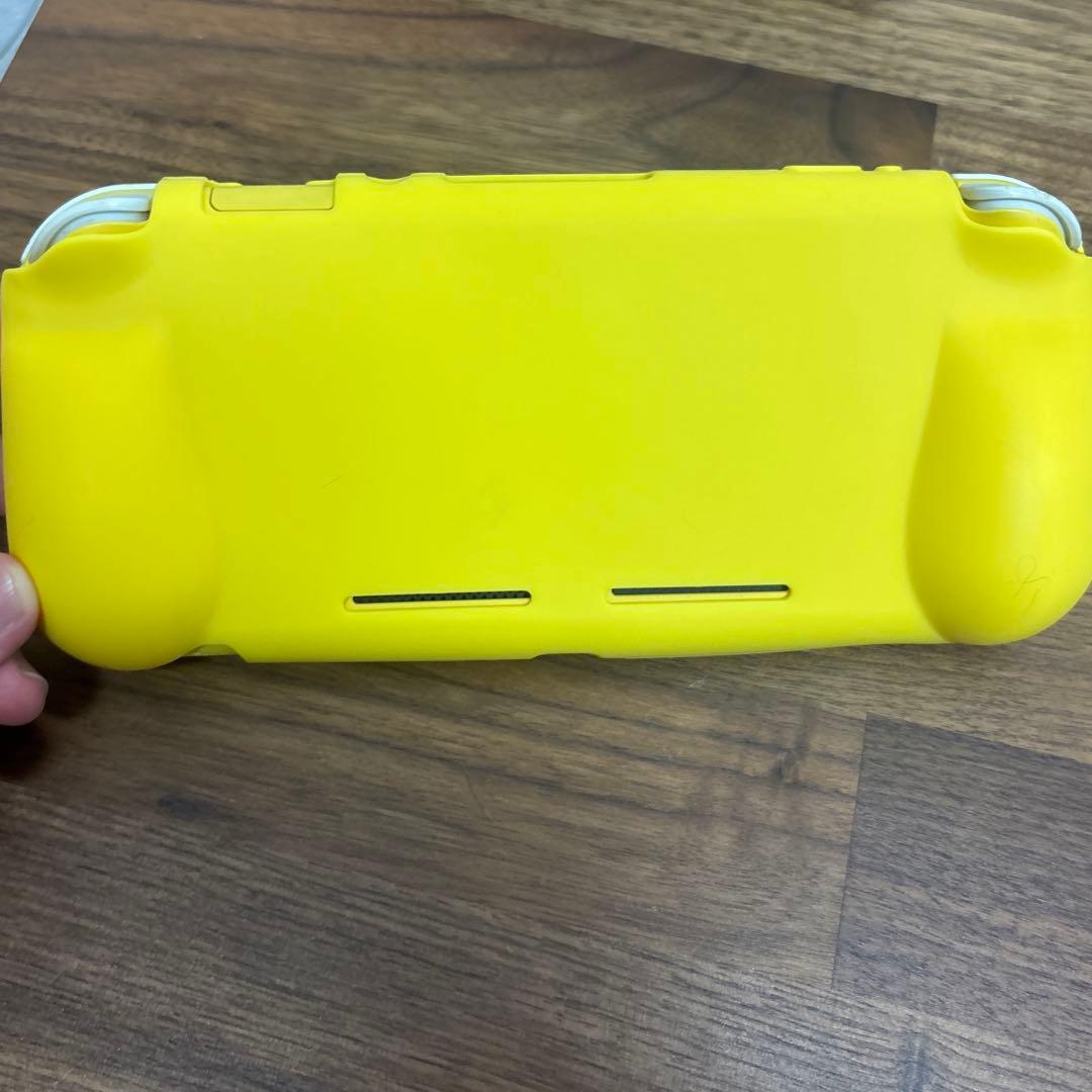 Nintendo Switch Lite イエロー ゲーム機 本体 カバー付き
