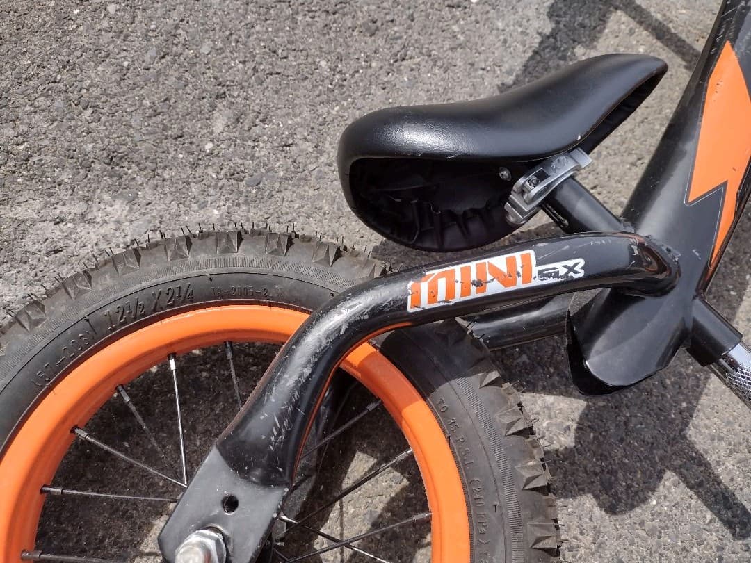 ストライダー　KTM　キックバイク