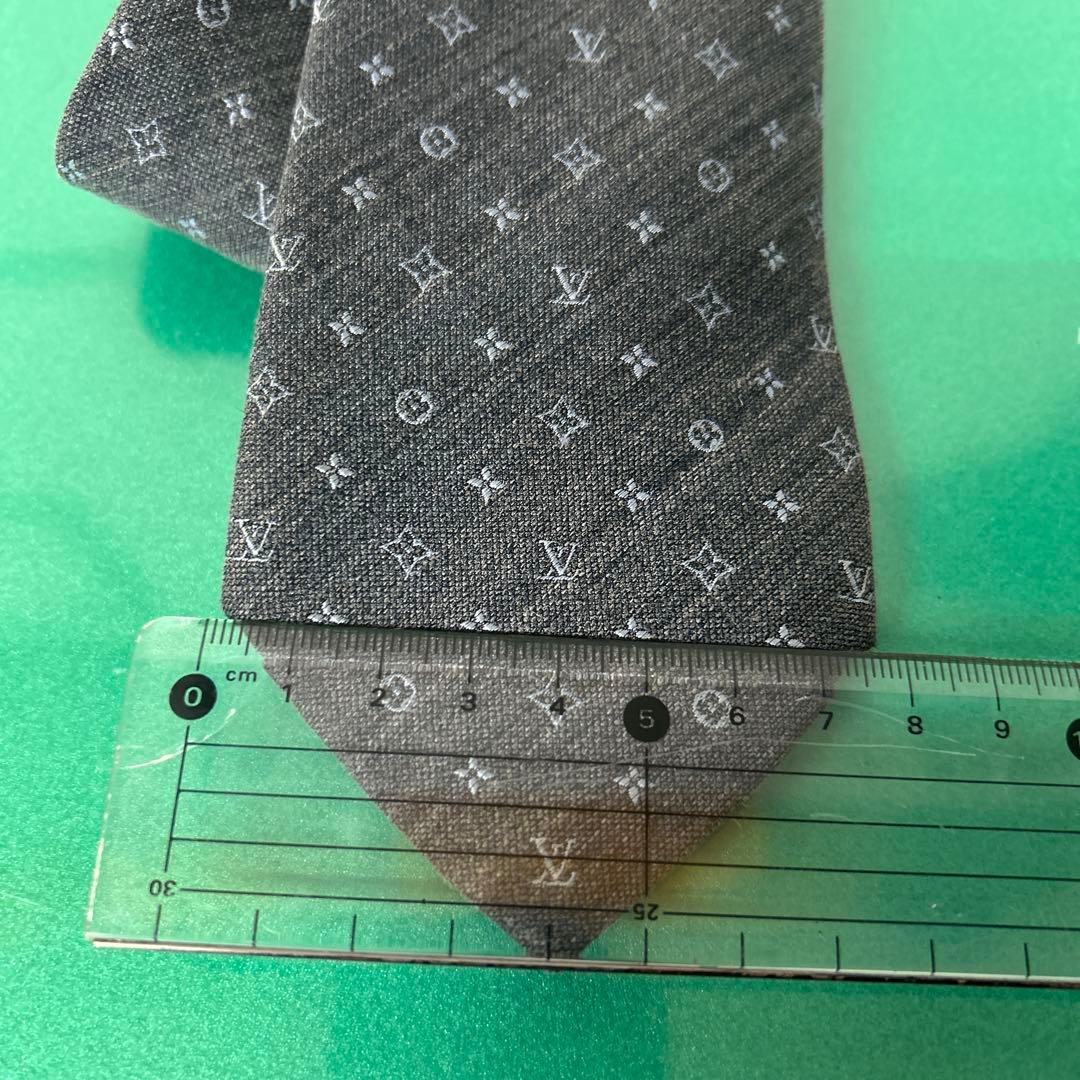 LOUIS VUITTON グレー ネクタイ