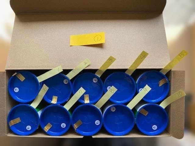 ①中古YONEXシャトルコック（ニューオフィシャル）４番　１２０球