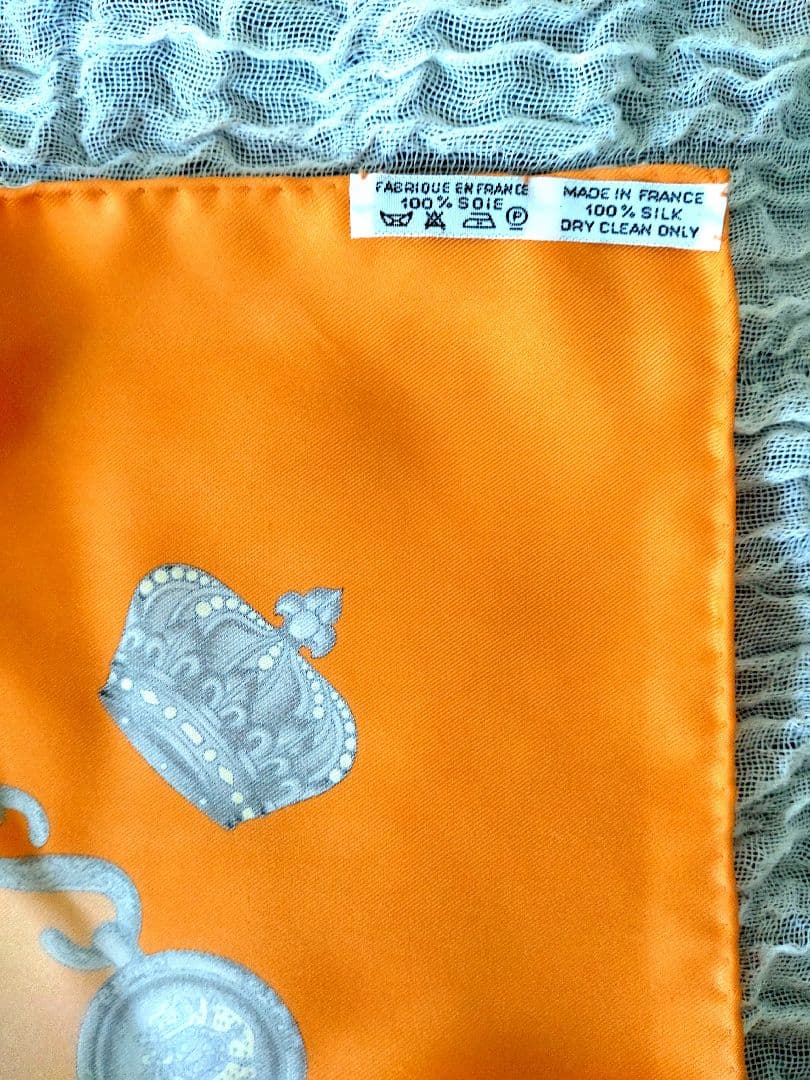 HERMES　カレ 90 LES TAMBOURS シルクスカーフ