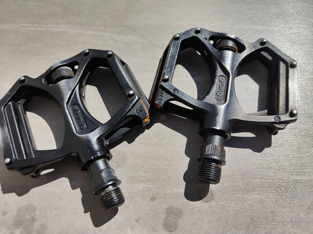 【最終価格！！】ロードバイク引退品　サドル　ペダル　ボトルゲージ　チューブ