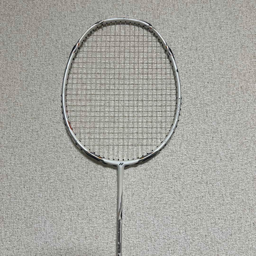ラケット YONEX VOLTRIC 70 E-tune 4UG5