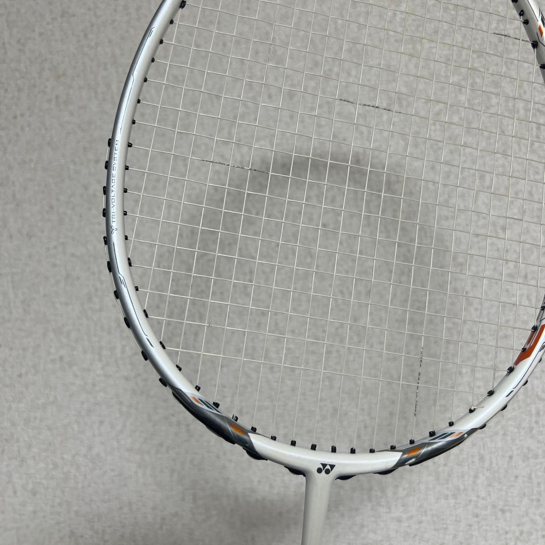 ラケット YONEX VOLTRIC 70 E-tune 4UG5