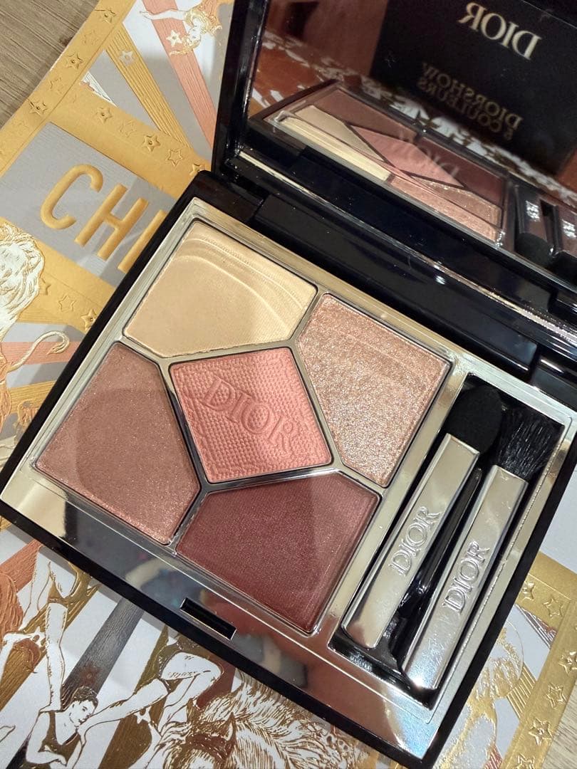 Dior アイシャドウ　743ローズチュール