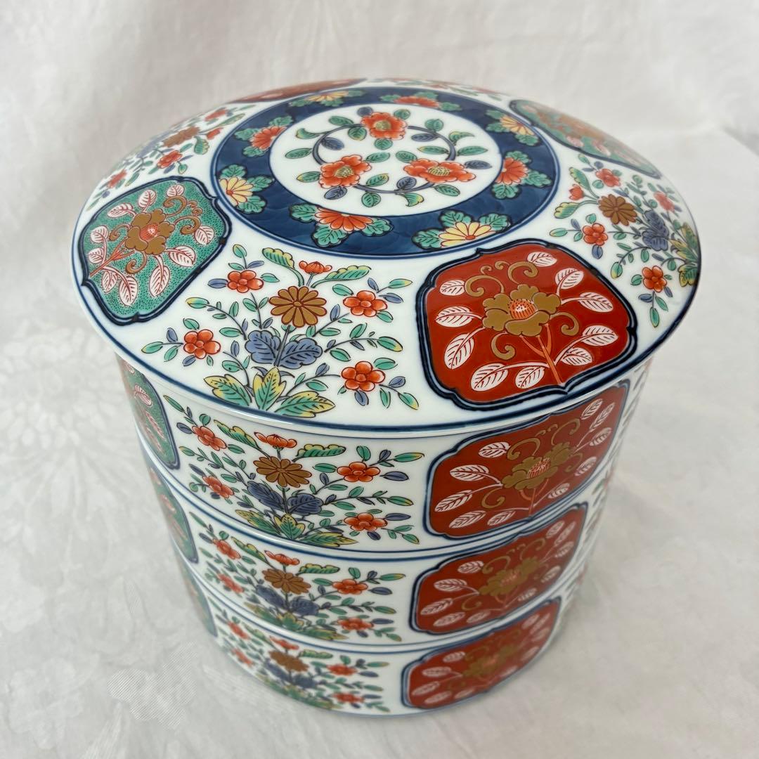 有田焼　賞美堂　其泉窯　染錦四方割木甲草花文　三段重　金彩古伊万里　色絵　蓋付き