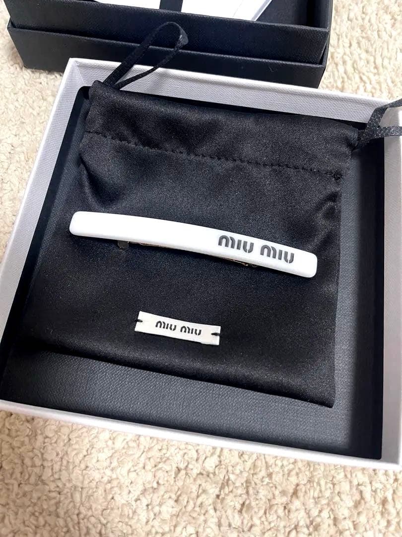 新品未使用品miu miu バーヘアピン 保存袋付き