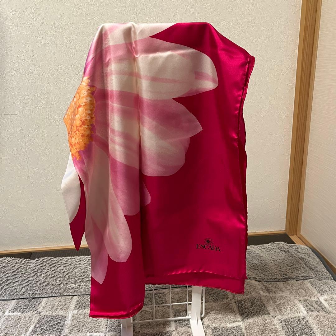 新品タグ付き　エスカーダ　ESCADA 大判スカーフ　シルク100