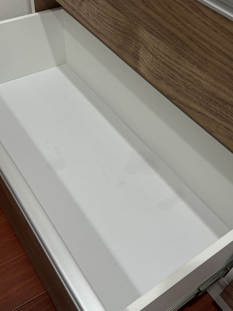 キッチン収納 食器棚 ホワイトと木目調