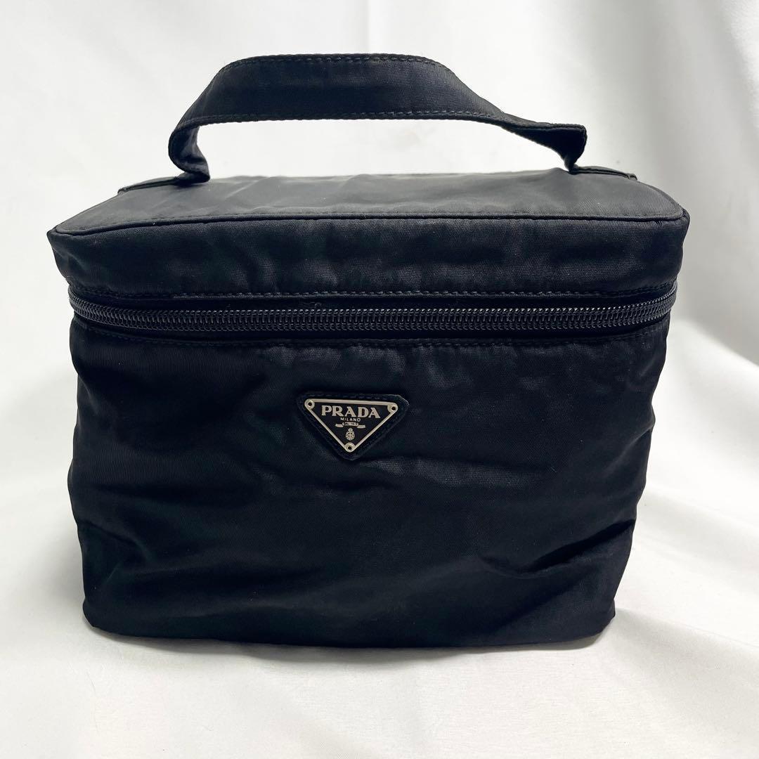 プラダ ブラック ナイロン バニティ ハンドバッグ　コスメバッグ 三角ロゴ 金具