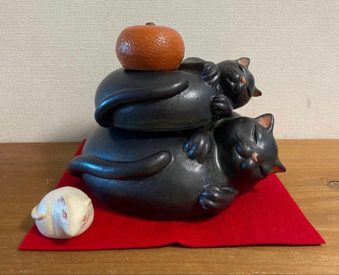 中古品【鏡餅 猫】黒猫♡猫の置物♡陶器製♡横向き♡