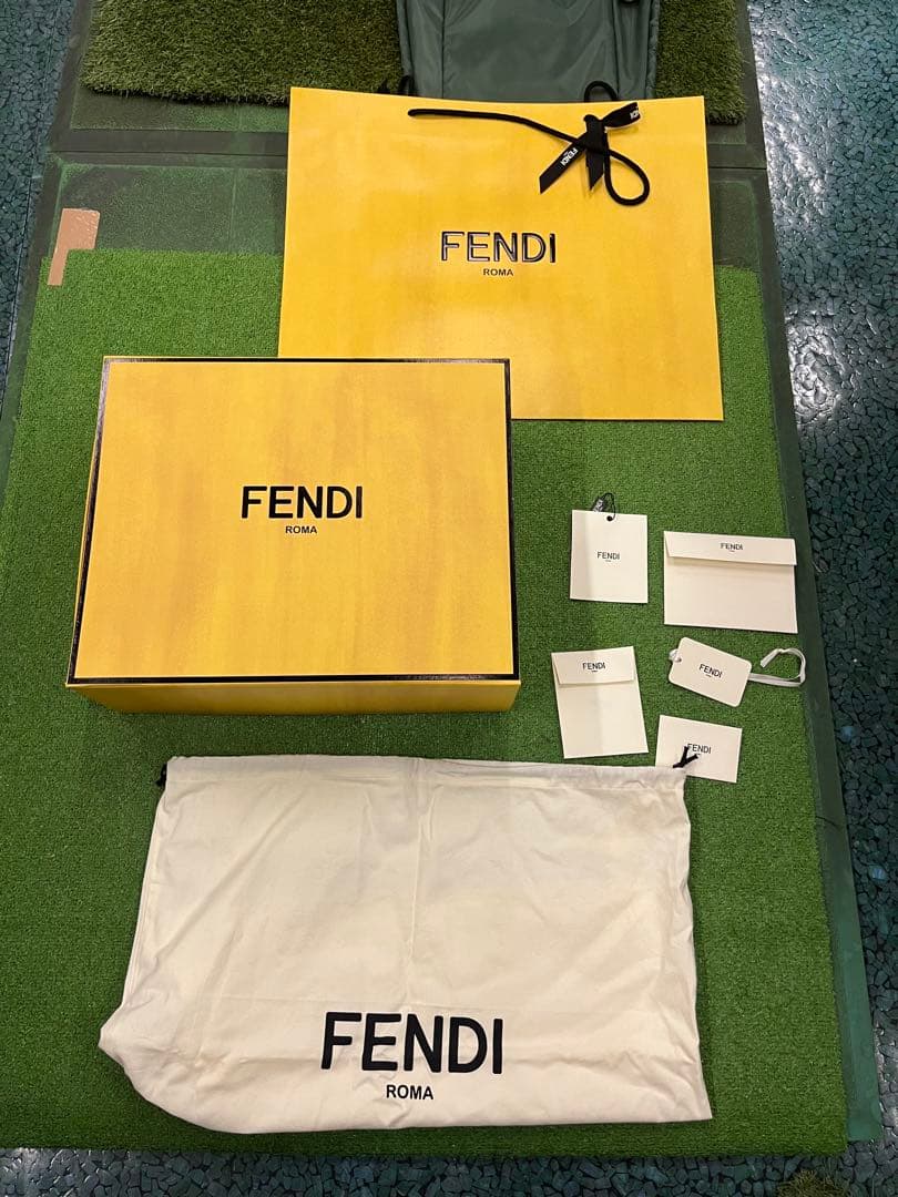 【新品未使用】FENDI フェンディ メロン スモール 2024 ピーグリーン