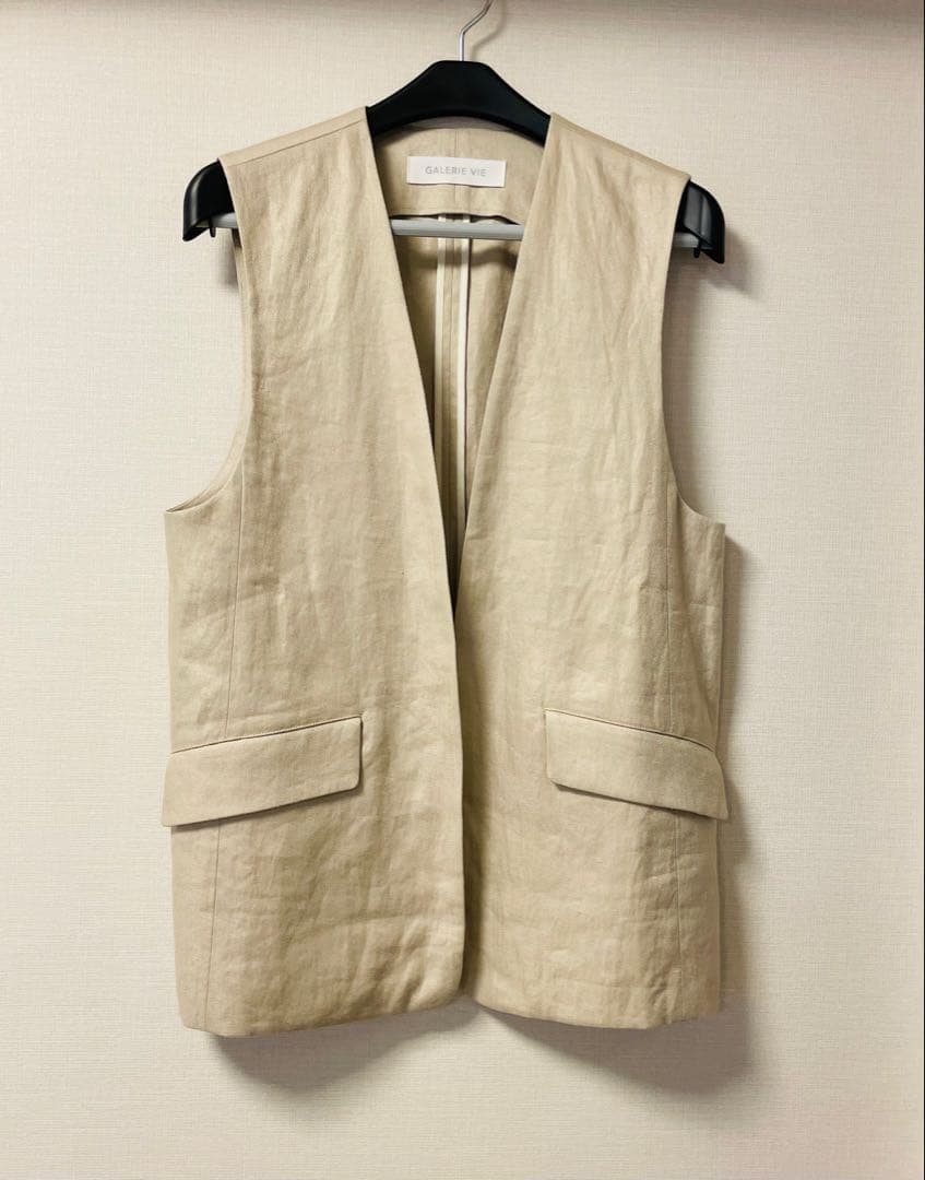 【美品】ギャルリーヴィーサルファーリネン Vカラージレ24ss ベージュ