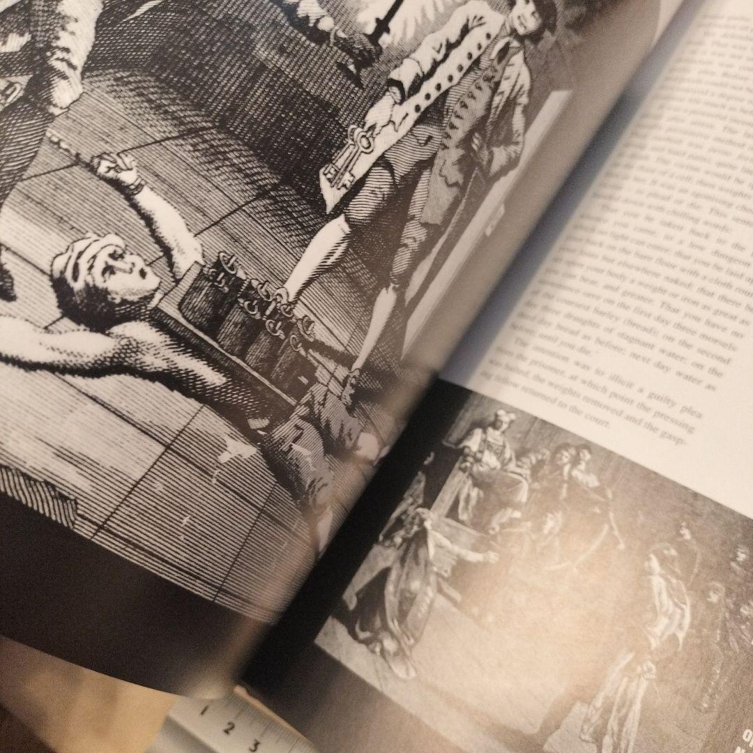 洋書 Dark Justice: A History of Punishment