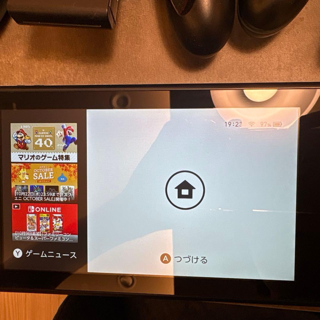 ひ*る様 【美品】Nintendo Switch本体　充電グリップジョイコン付属