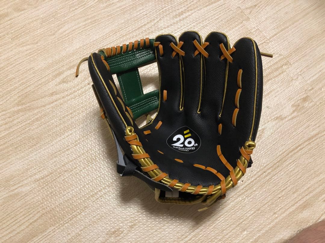 ソフトバンクホークス 野球グローブ 20周年記念　今宮選手モデル　ジュニア向１個