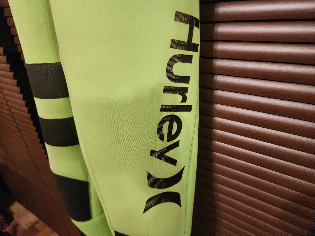 Hurley フルスーツ ブラック/グリーン　中古