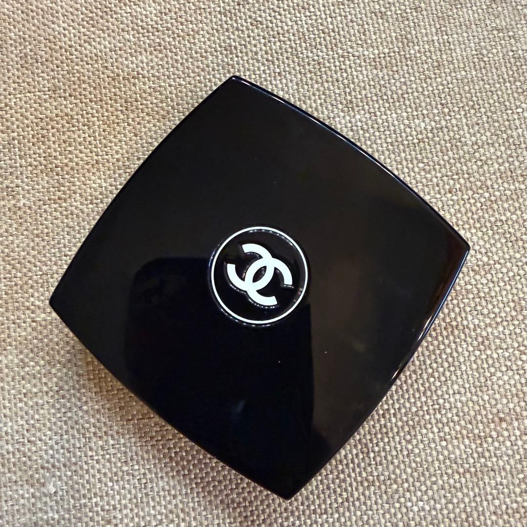 CHANEL レ キャトル オンブル ブトン219
