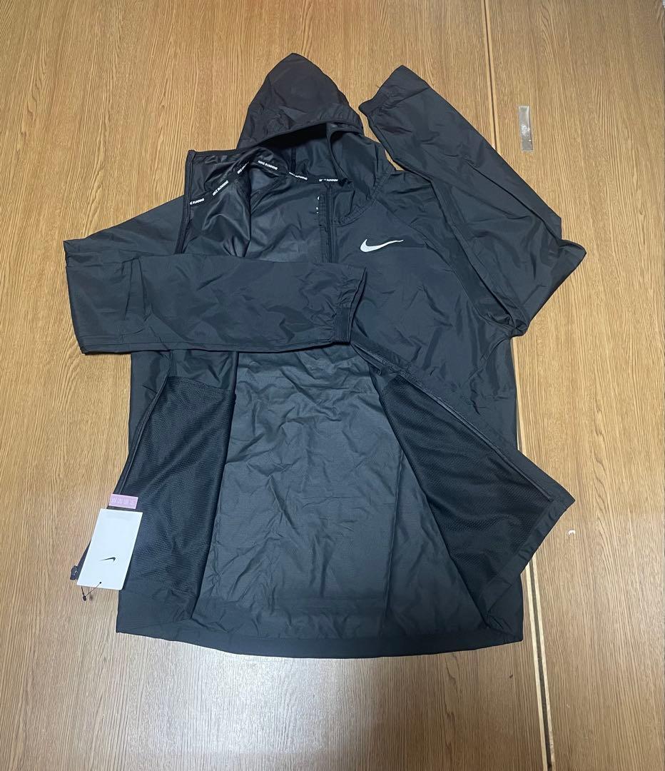 Nike ブラック ウィンドブレーカー 新品タグ付き