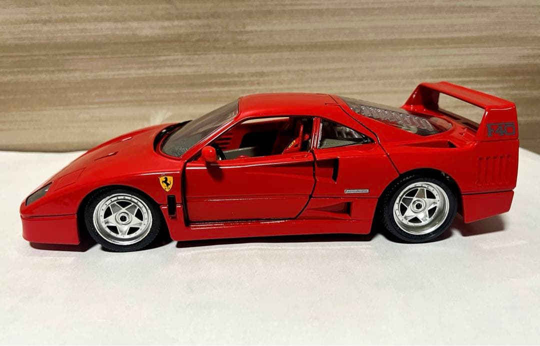 ブラーゴ 1/18 Ferrari F40 (1987) Red
