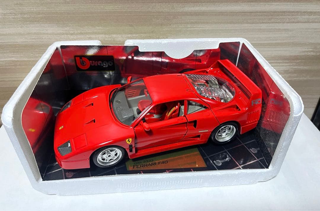 ブラーゴ 1/18 Ferrari F40 (1987) Red
