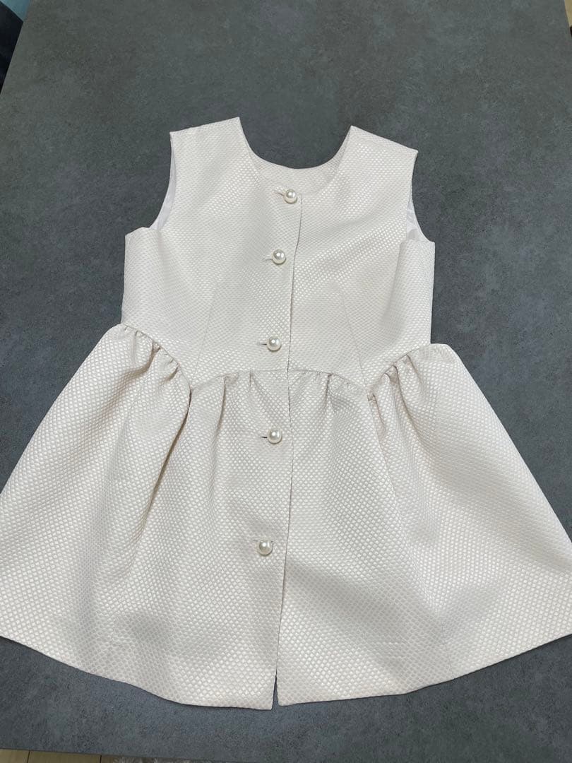 美品❣️CADUNE カデュネ パール釦ぺプラムジレ 有楽町マルイ限定 完売商品