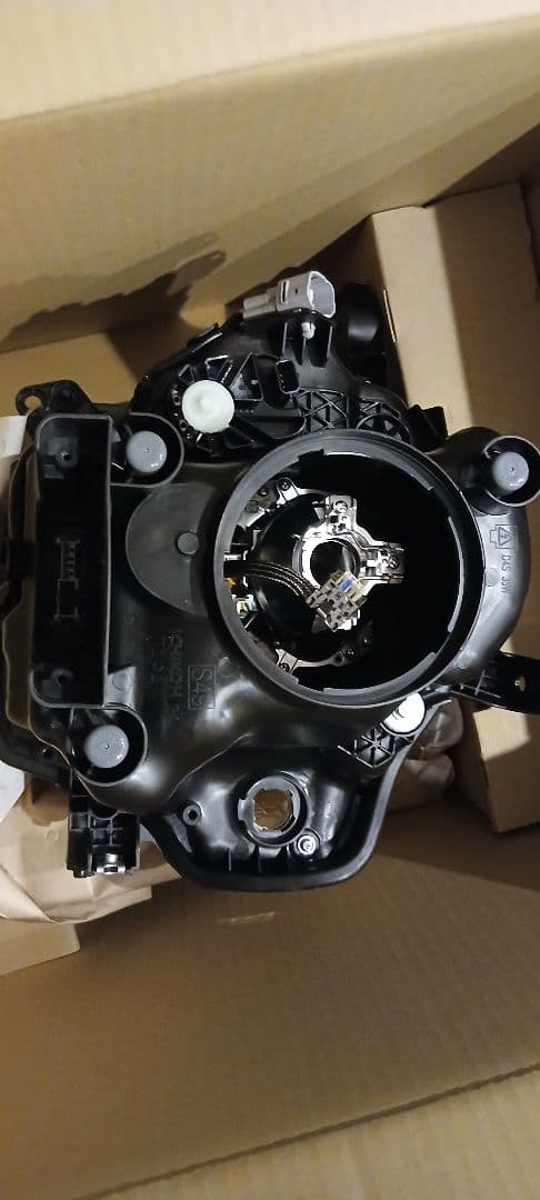 MR41Sハスラー　運転席側ヘッドライト新品未使用