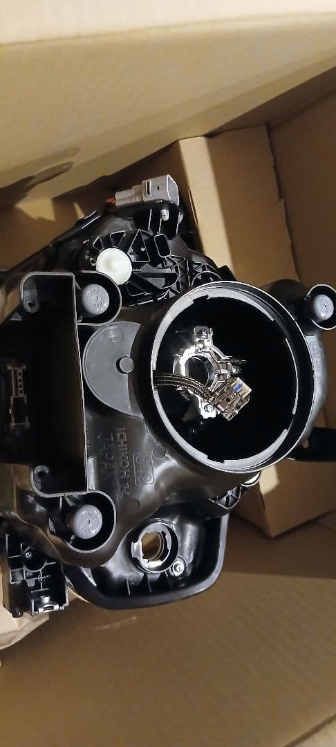 MR41Sハスラー　運転席側ヘッドライト新品未使用